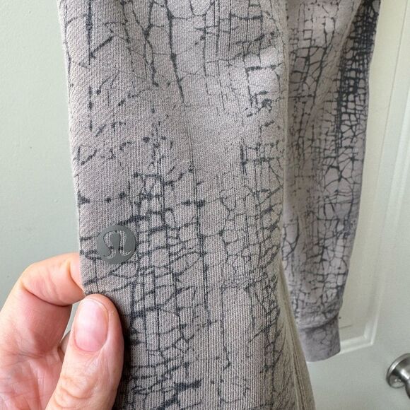 Lululemon Warm Down Jogger *7/8 Length
Thread Dye Rover Black Size 4 - Picture 9 of 12